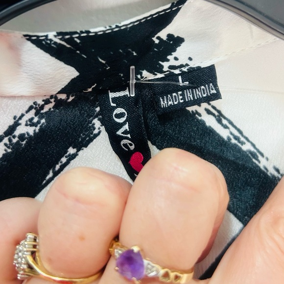 Black and White Geometric Dress - Picture 11 of 11